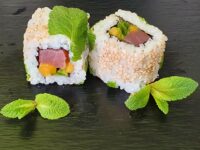 tamasushis-uramaki-californiens-thon-mangue-menthe