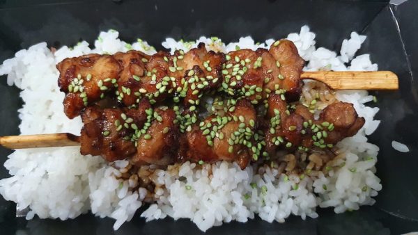 yakitori-poulet-epice-tamasushis-traiteur-japonais-mallemort